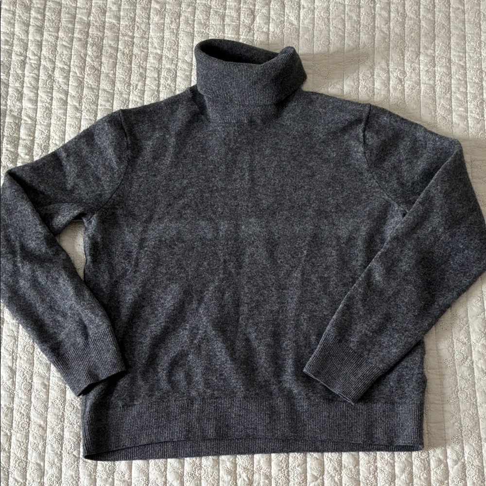 Uniqlo cashmere Turtleneck Sweater